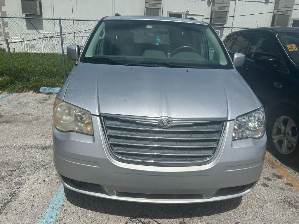 2010 Chrysler Town And COUNTRY