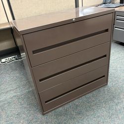 💥 FAST SALE  ~  Metal File Cabinet💥