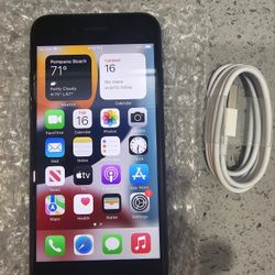 Apple iPhone 7 32GB UNLOCKED-Matte Black 
