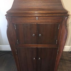Victorola XI Vintage Record Player