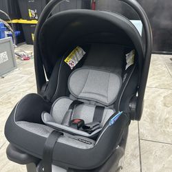 Graco Baby Car seat & Base