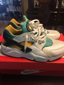 Women’s Nike Air Huarache-Size 10-LIKE NEW.