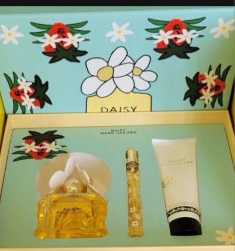 MARC JACOBS DAISY