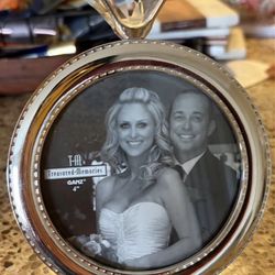 Wedding/engagement photo frame new