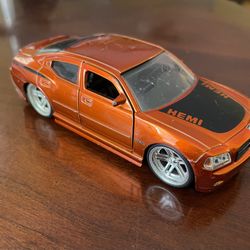 Vintage Jada 2006  Dodge Charger Die cast Hemi