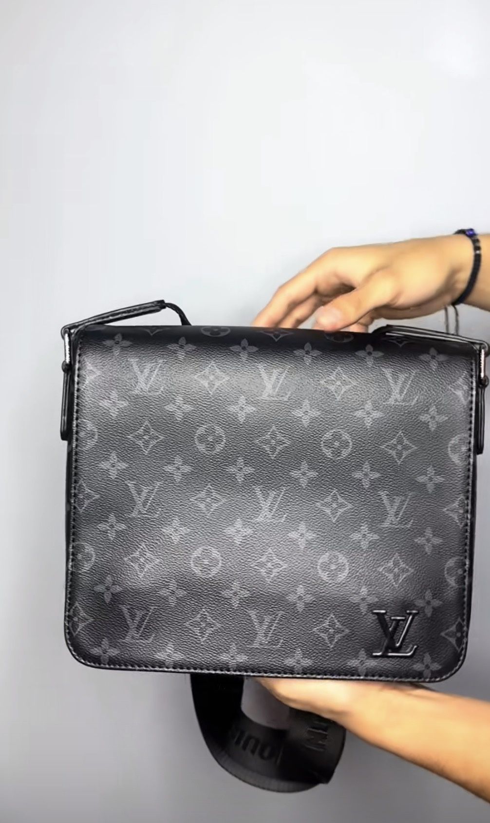 Louis Vuitton Messenger Bag