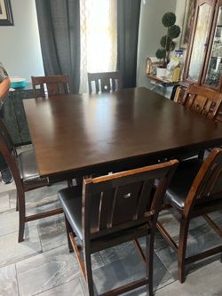 Table and chairs for sale