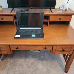 Mint solid wood desk paid $1000 pet free smoke free kid free home