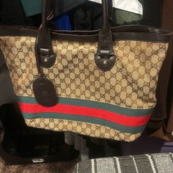 Gucci Handbag, Large, And In Charge!!