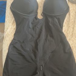 AirSlim® Deep Plunge Butt-Lifting Bodysuit