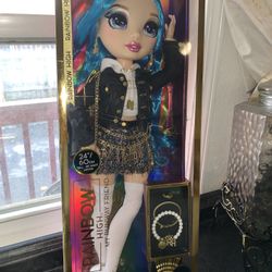 Rainbow High My Runway Friend Amaya Raine Fashion Doll 6+ New In the Box.