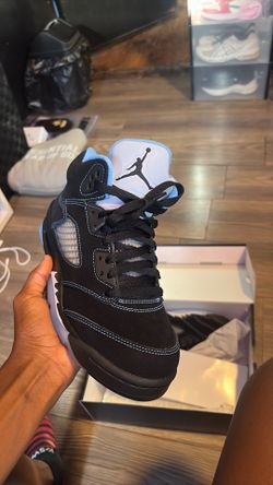 University blue Jordan 5s size 6.5 in youth
