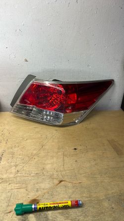 2008 to 2012 Honda Accord passenger side taillight