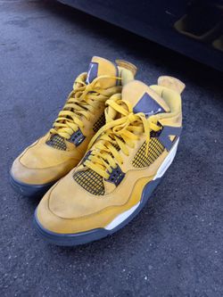 Jordan 4 lightning