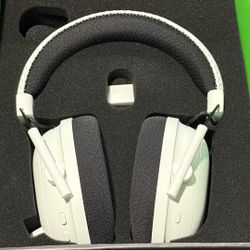 Gaming Headset (Fully wireless)