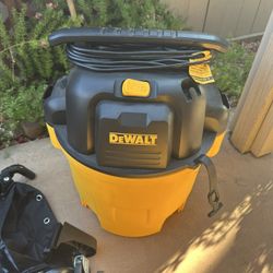 Wet Dry Vacuum- Blower -Dewalt 10 Gallon 