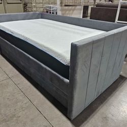 New. Daybed w/ Trundle - TWIN-TWIN