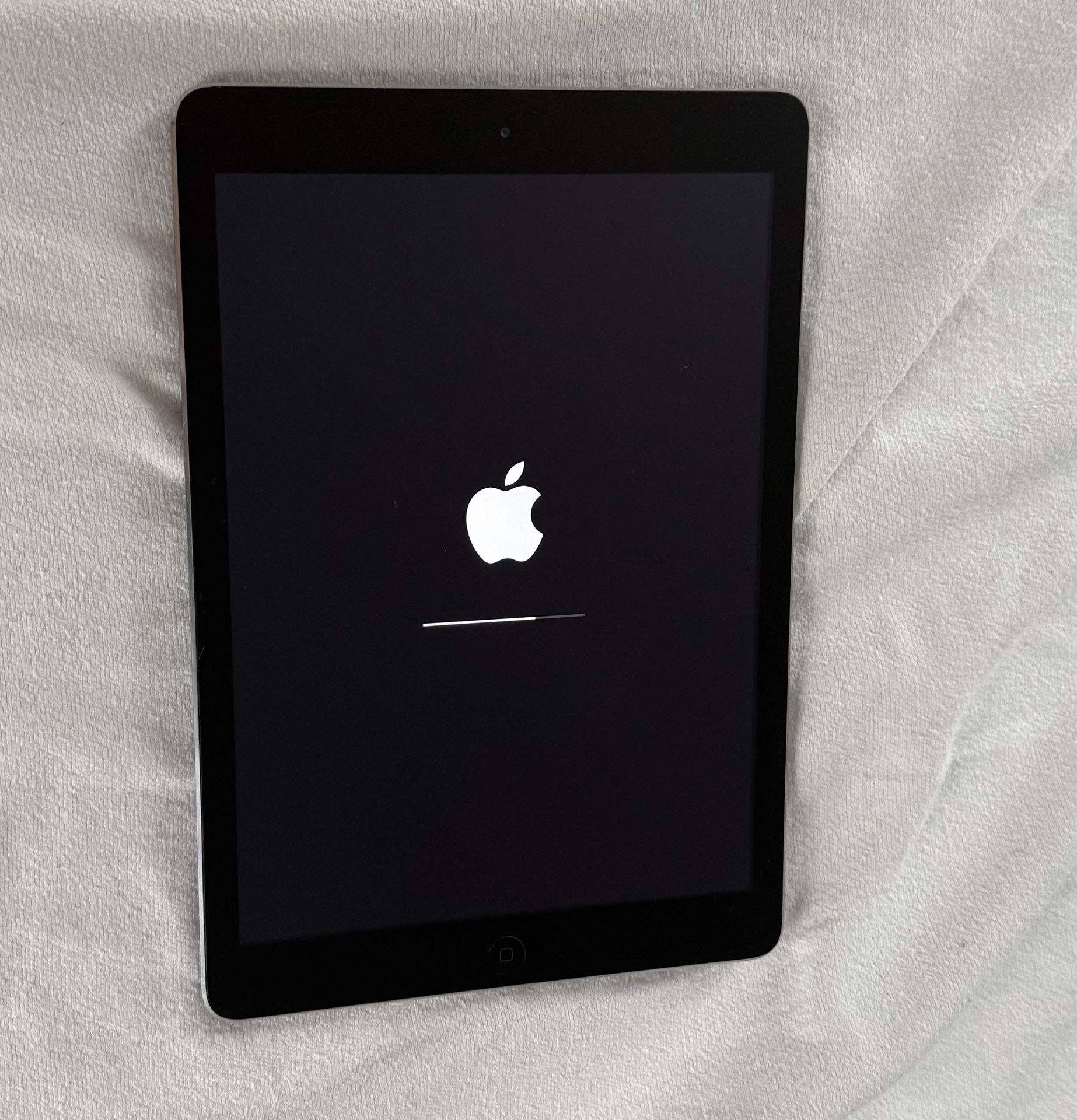 iPad Air – 16GB – Great Condition – $60