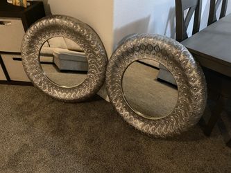 2 Round mirrors 
