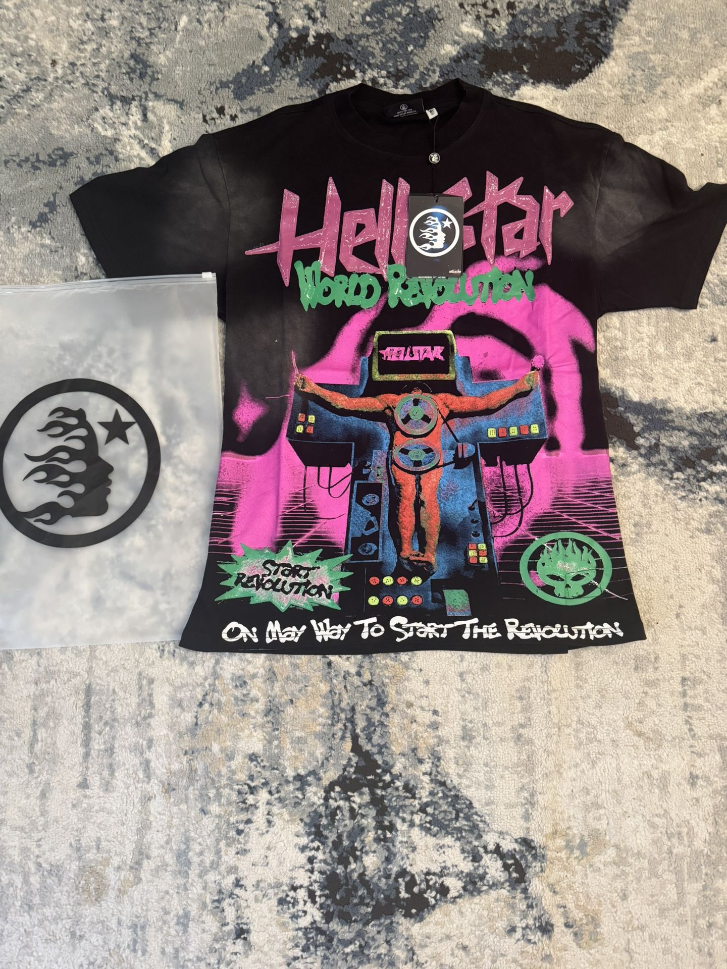 Hellstar world revolution tee ( Size medium in men’s)