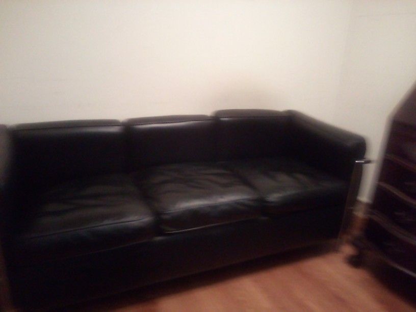 Black Leather 3 Seat Couch Silver Metall Framing Very Good Condition