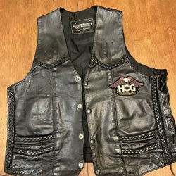 Men’s size small black leather motorcycle vest 