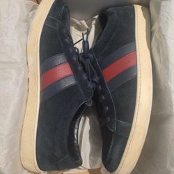 Gucci Ace low-top sneakers in a dark blue suede or leather ( Size 9 Mens )