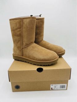 New - UGG Women's Classic Short II