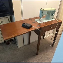 Singer Sewing Machine 