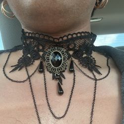 Black Choker 