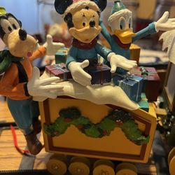 DISNEY”Mickey And friends “Around The tree Train set .(2000’s)Pre-owned)Works With Music And Lights 