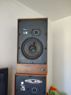 2 speakers