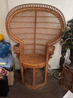 Queen’s back wicker chair