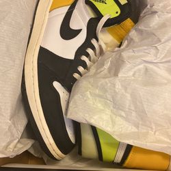 Retro Jordan 1 Mens Size 10.5 Volt 