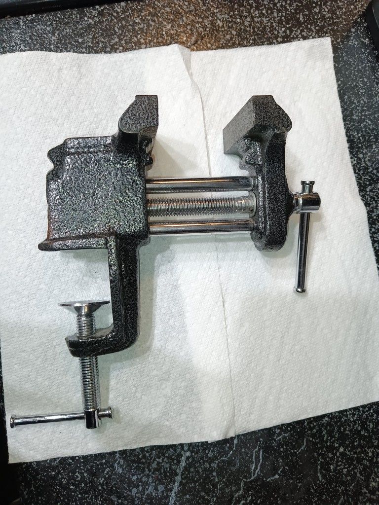 Bessy 3in Clamp On Bench Vise