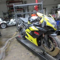 PARTED OUT - 2005 05-06 Suzuki GSXR 1000 GSXR1000 - Motorcycle parts - 109813