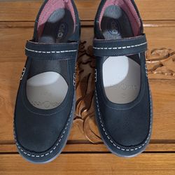 Women's Shoes, Orthofeet, Size 11.5