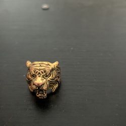 Ring. Lion