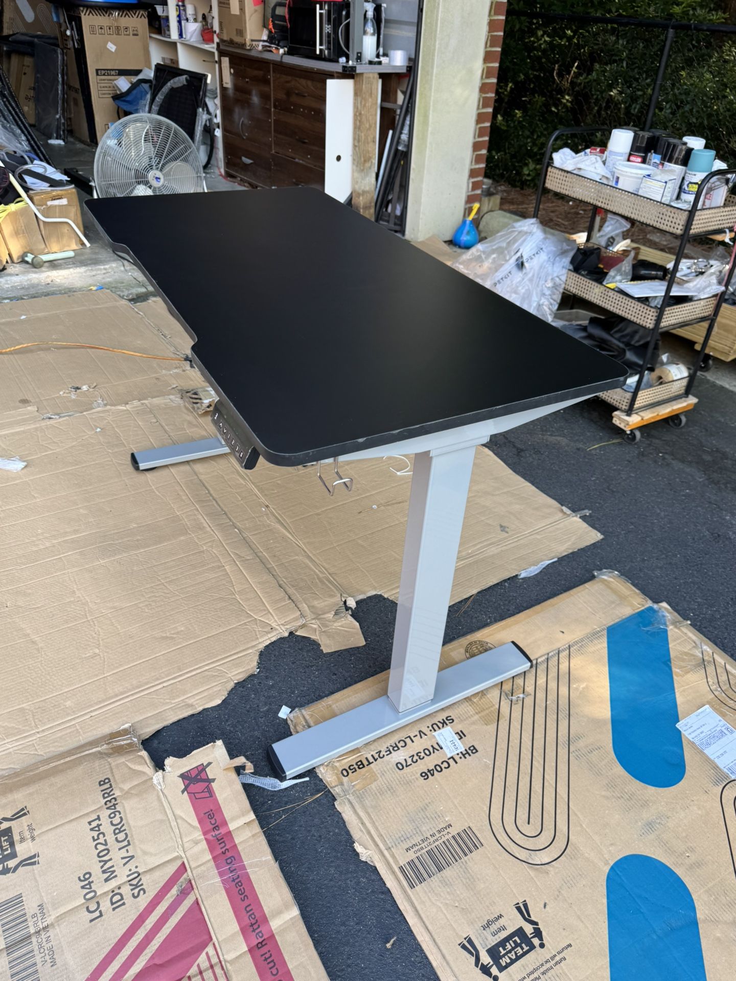 47” ELECTRIC STANDING DESK 