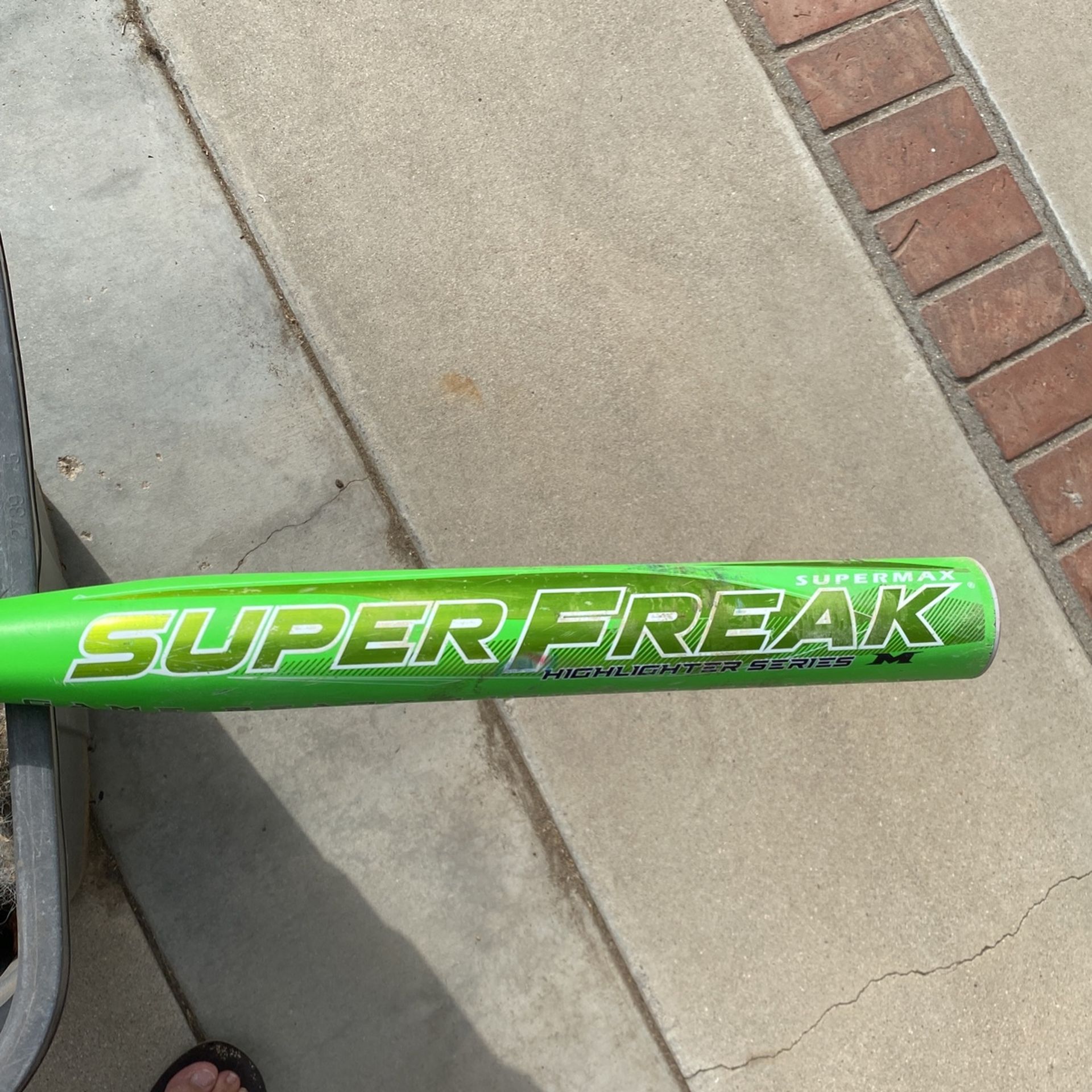 Miken Super Freak Highlighter Bat 28 0z