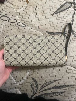 Woman’s wallet