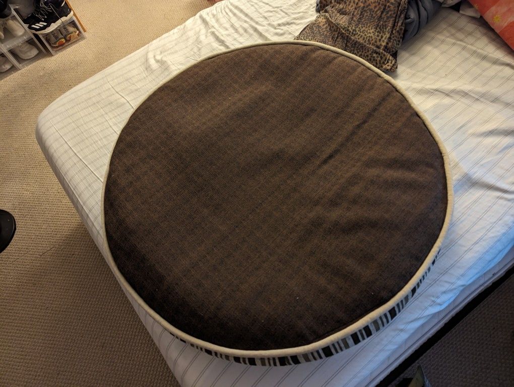Kirkland Signature 42" Round Dog Bed