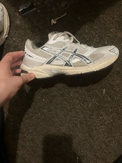 Asics white color way size 8 there beat up not looking for that much for these