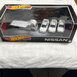 Hot Wheels Nissan Diorama Set