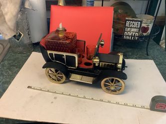 Vintage 1960’s Ford Model T 1915  Decanter Japan Music Box, when you lift up the bottle music plays. I have 2 of the original shot glasses