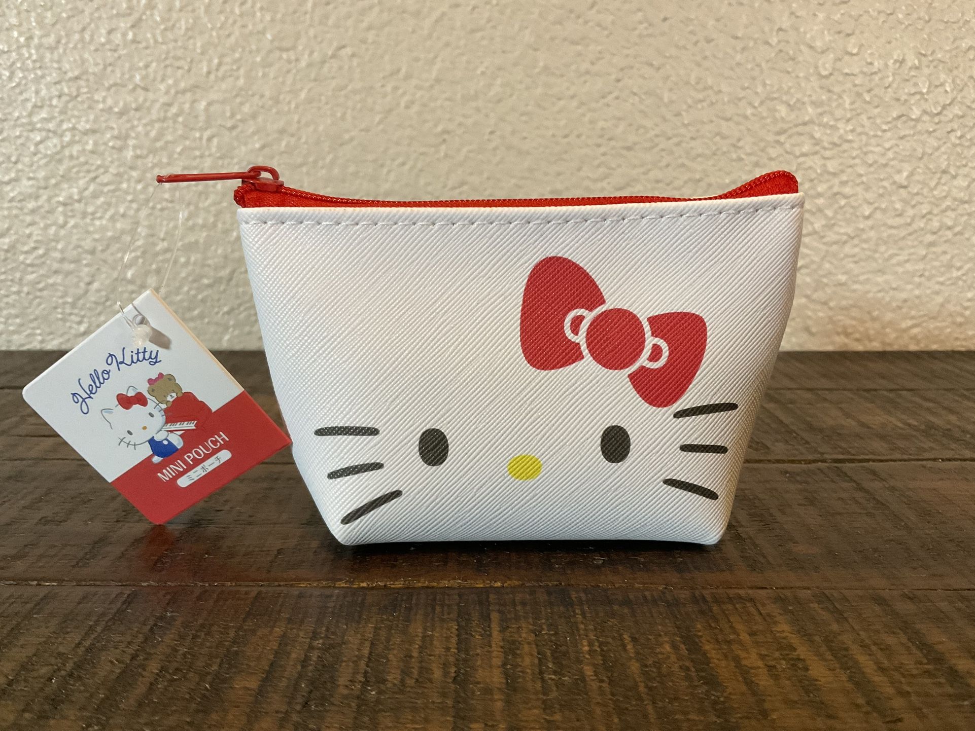 NEW Hello Kitty Mini Pouch Or Money And Coin Purse / Small Wallet