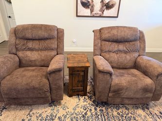 Set of La-z-Boy Redwood Power Rocking Recliners 3.5 years old gently used