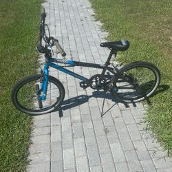 Mongoose Mode 100 Freestyle BMX Bike