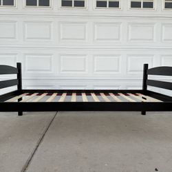 Hard Wood Twin Size Bed Frame It is for mattress dimensions:75”x38” 