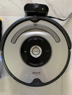 iRobot Roomba 655 Robot Vacuum + Charger & New Brushes